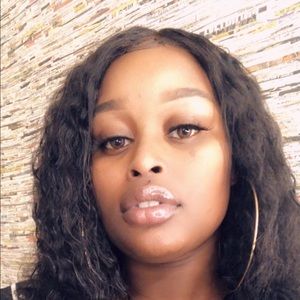 Meet your Posher, Nakia